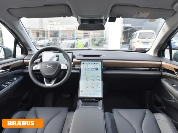 Xpeng-P5-электромобиль-Центральный-управление_1